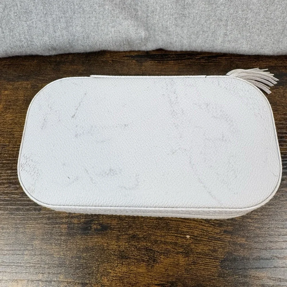 Cynthia Rowley White faux-leather zip around travel‎ jewelry case